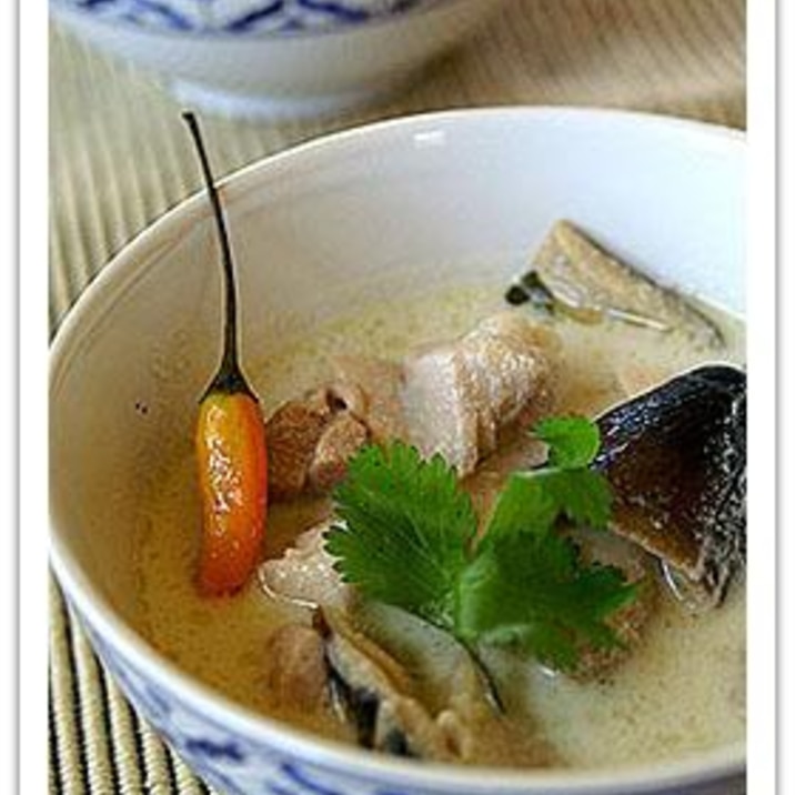 トム・カー・ガイ(タイ風鶏肉のスープ)